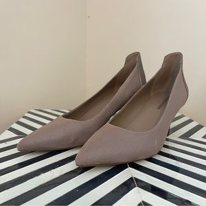 DONALD / PLINER. Metallic champagne gold pumps.